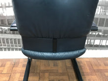 Load image into Gallery viewer, Genuine Mario Bellini Leather Recline Chair
